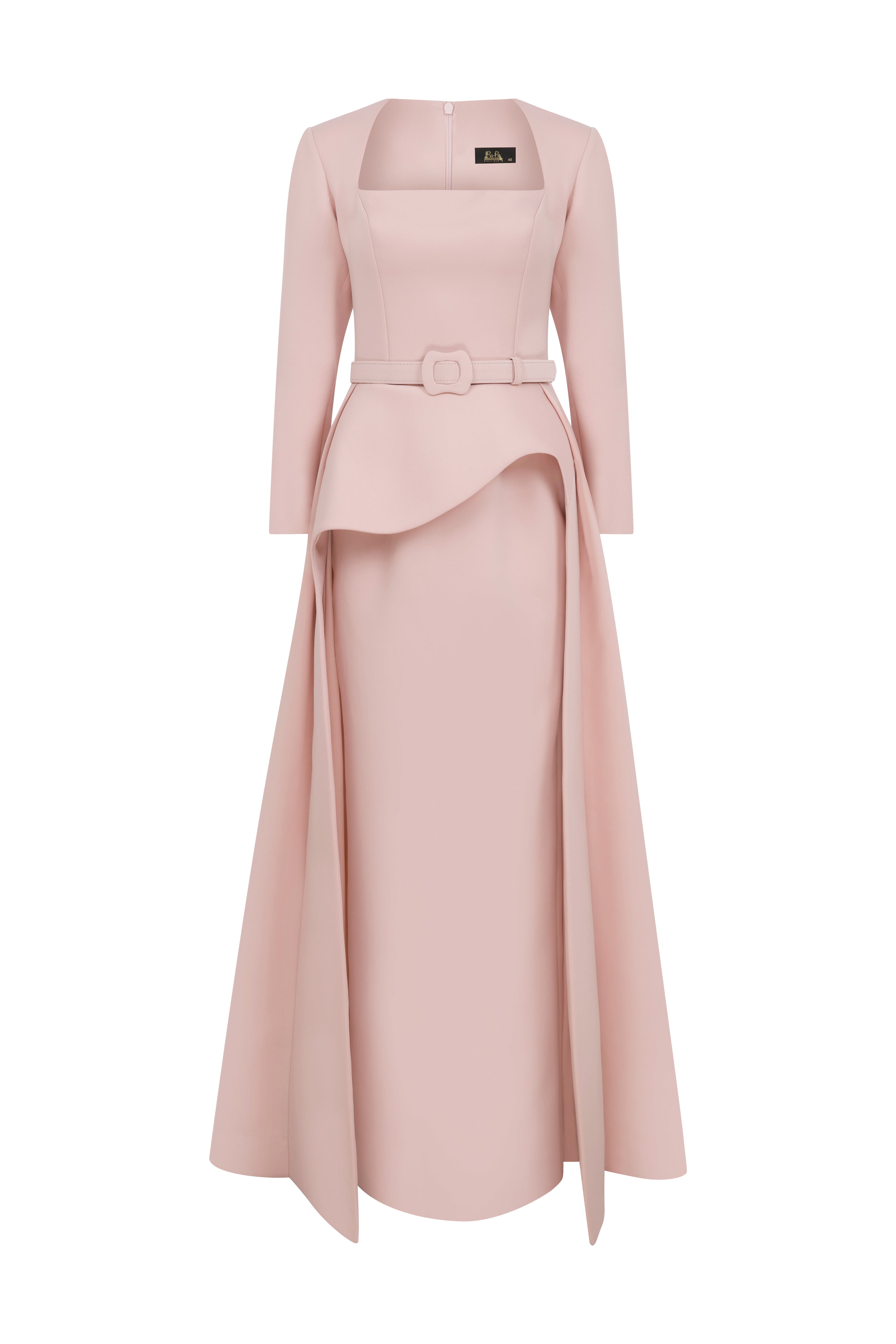 سيدة فاخرة